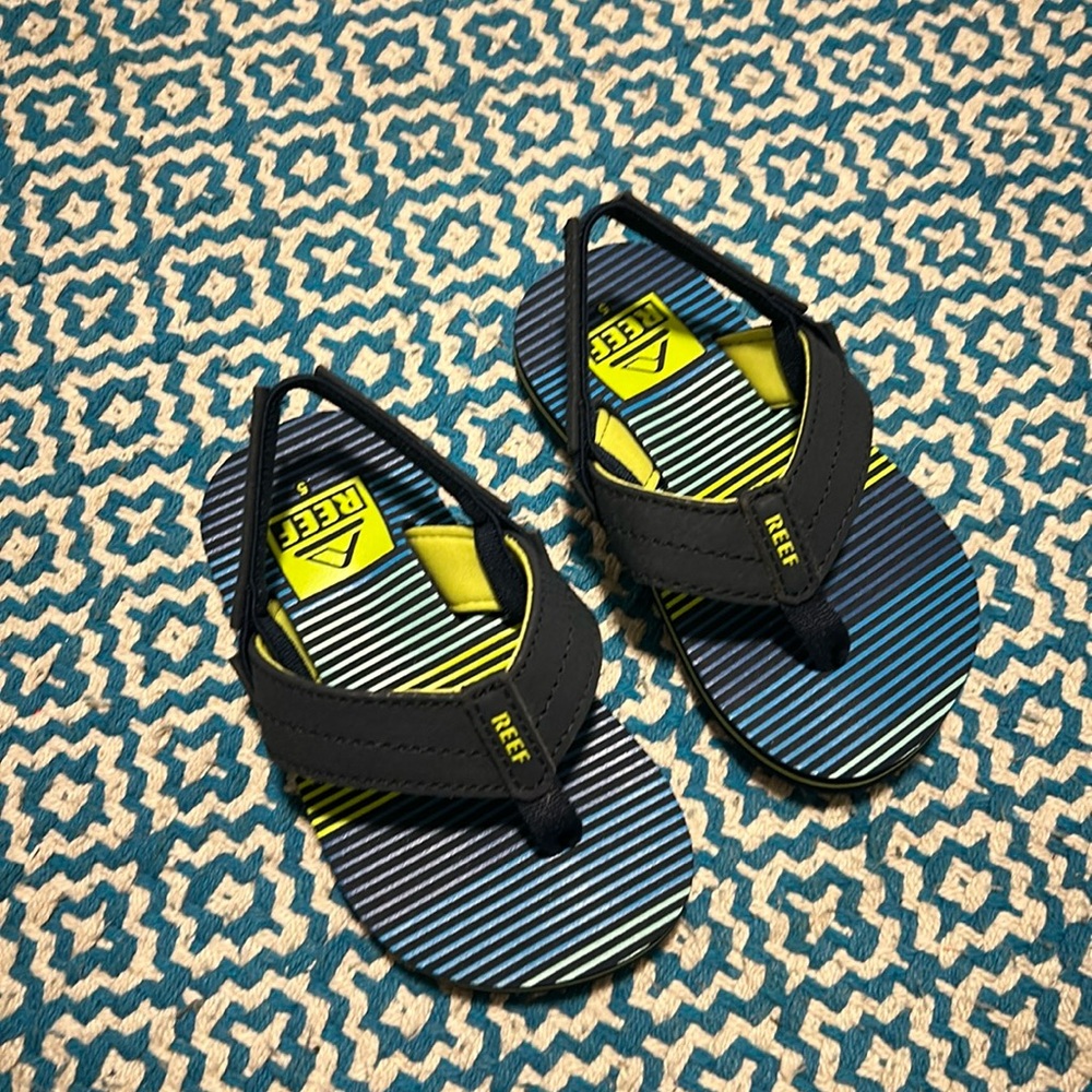 NWOT Toddler Reef sandals